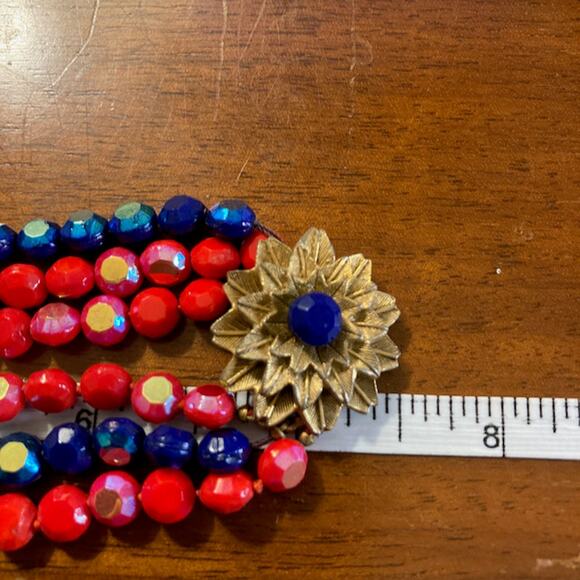 0060 Vintage 70s VOGUE Jewelry 3-Strand Acrylic Bead Necklace w/Floral Box Clasp - Picture 4 of 6